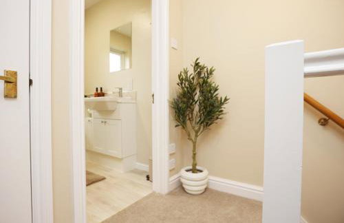 Orchard Place By N And N Stays, Perfect for corporate, contractor teams and families visiting the area, 3 Bed House with Private Parking, Semington Near Bath - Foto 15