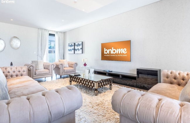 Elegant 3 BR Dubai South - Photo 1