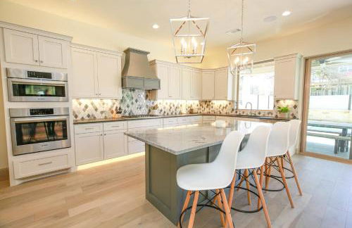 Contemporary, Luxury Retreat on Lake LBJ with Heated Pool - Foto 5