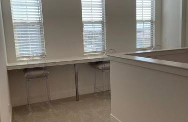 fresh, roomy airport & Uc close - Foto 3