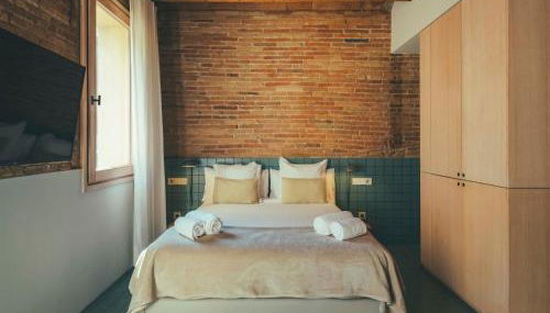 Boutique Apartments 23 Barcelona - Photo 2, towels, wardrobe