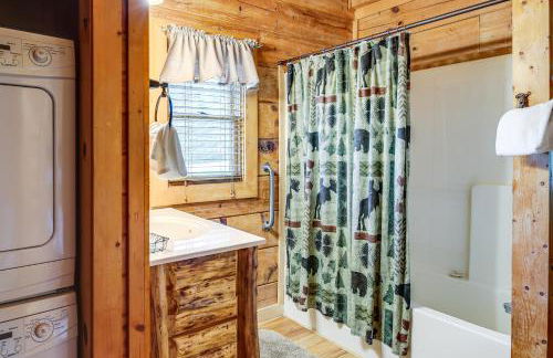 Sevierville Cabin with Wraparound Deck and Lake Access - Foto 17