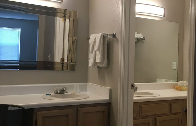 Ambassador Inn And Suites - Photo 30