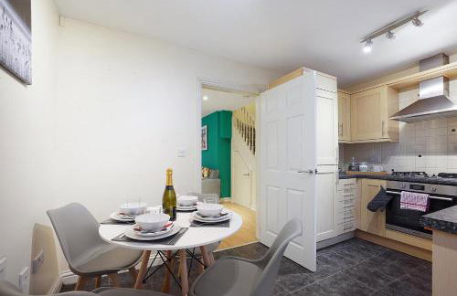 Comfortable stylish Townhouse in Ashford sleeps 5 Netflix 2 Parking spaces Perfect for Contractors and Families - Foto 14