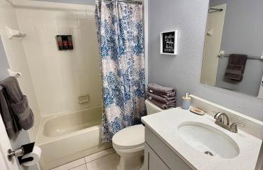 Grand Deluxe Pines 3BR Pool Home near Disney - Foto 22