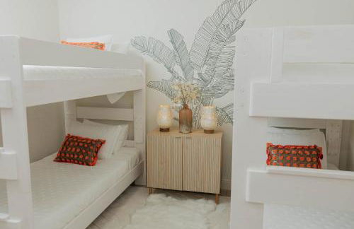 Stylish PB Townhome, Walk to Bay, and Balcony - Foto 41