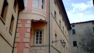 Mansarda con solarium panoramico su centro storico di Sarteano vicino alle famose terme della Val d'Orcia - Foto 1