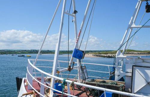 The Anchorage - sea views and beach on doorstep - Photo 25