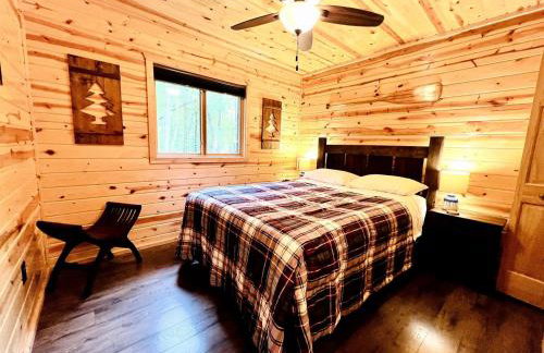 Cozy Lakefront Retreat with Game Room, Outdoor Living and Dock in Wisconsin - Foto 64