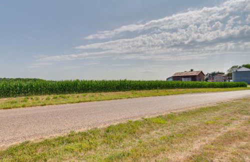 Tranquil La Prairie Retreat with Patio and Fireplace! - Foto 3