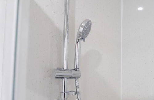 Crossways - a modern two bedroom village apartment close to cheltenham - Photo 11