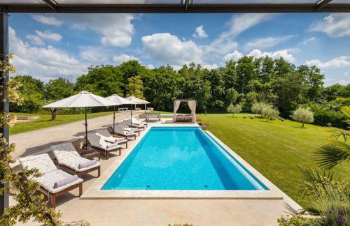 Villa Village by Villsy - with heated pool, spa, private tennis court, golf court, basketball court and playroom - Photo 4