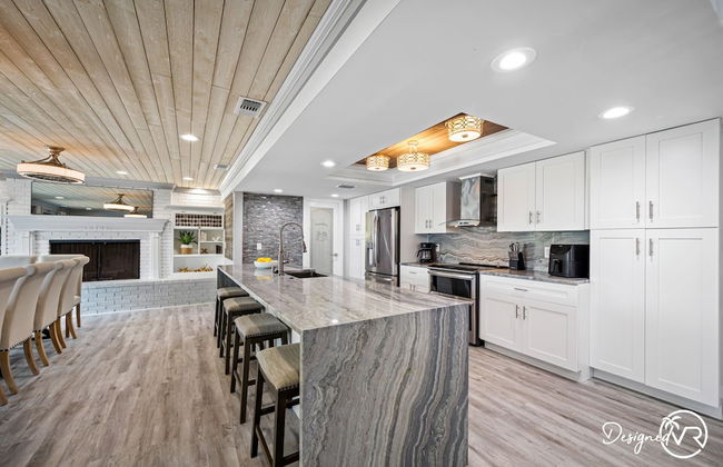 Chic 8BR with Heated Pool & Waterview - Photo 16