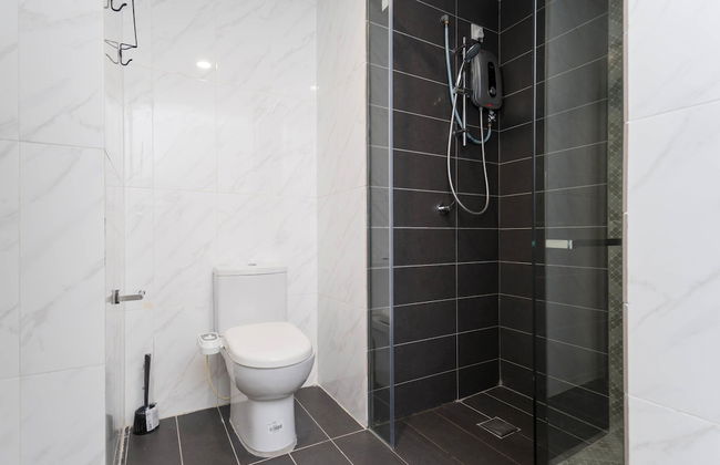 OYO Home 44050 Essential Studio Empire Marriot - Photo 14