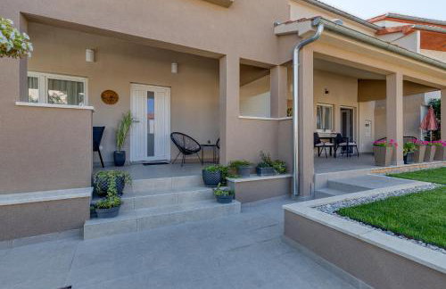 Runa with Terrace - Photo 20