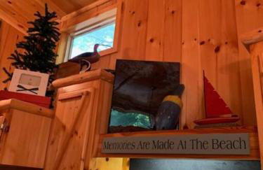 Knotty but Nice-sleeps 6-one minute to lake! - Foto 6