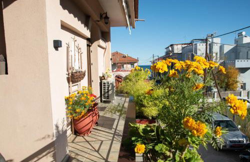 Sunrise Suite Olympiada - Luxury Beachfront Escape - Photo 27