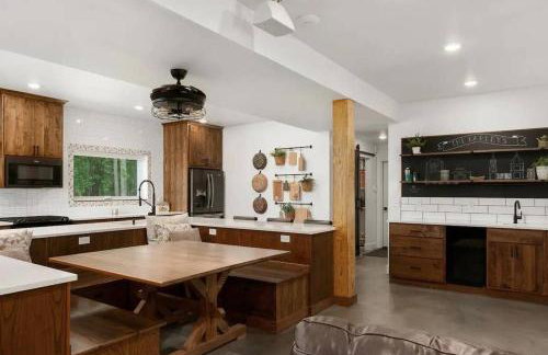 38-Acres of Luxury: 9BR, Indoor Pool, Gym, Near ND - Foto 33