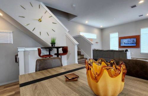Galleria Exquisite Three Story Home Brand New Development - Foto 21