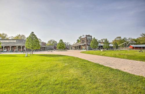 Resort Cabin with Fire Pit Golf, Hike and Play! - Foto 24