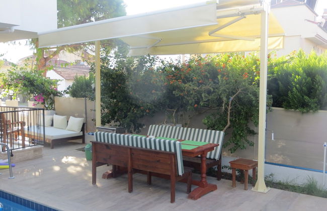 Villasevval-sleeps8-pool-bbq-ac-neartown - Photo 19