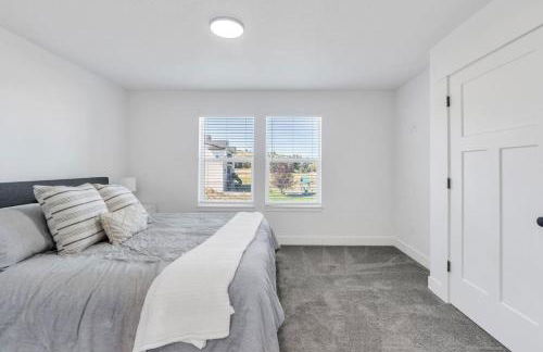 Dream Bear Lake Getaway w/ Hot Tub & Yard - Photo 29