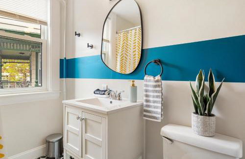 Downtown Beverly Minutes to Salem+Train w/Parking - Photo 13