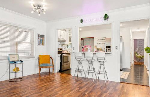 Indy Palm Pad with Patio & Tiki Bar-Mid-Century Charmer-Family Friendly - Photo 11