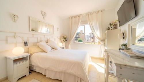 Sun-Drenched, Sea-View Apartment with Giant Patio! - Photo 5