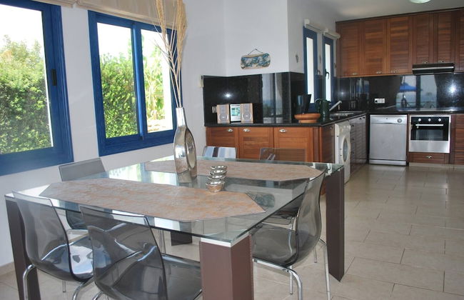 Sea Front Villa, Heated Private Pool, Amazing Location Paphos 323 - Foto 8