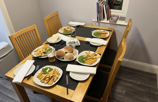 Blaydonburn - Sleeps 4,5 - Parking - Hottub - Yard - Photo 16