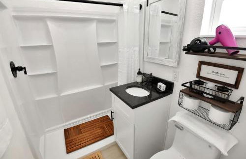 Modern Queen Suite #2 - Steps to Daytona Beach - Foto 11