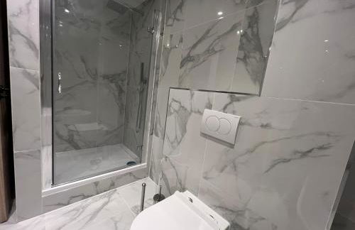 Moonlight Lodge - 4 bedroom Barn with Hot Tub! - Foto 6