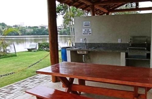 Vista para a lagoa - Enseada Azul, perto da Bacutia e Peracanga - Duas suítes Ar Condicionado - Varanda Gourmet - Lazer Completo, piscinas, quadras, sauna, pescaria, náutica, bar, restaurante, parques - Estacionamento e Portaria 24h - Foto 14