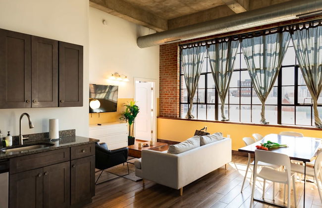 Sosuite 2BR Apt w W D Gym On-site Restaurant - Photo 32