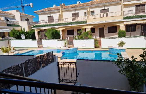 AGRADABLE ADOSADO CON PISCINA - Photo 21