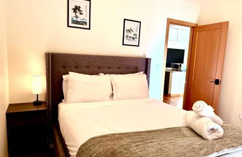 Luxury Family Retreat on Mercer Island Pet-Friendly, Pool Table, Patio & Near Seattle - Book Now & Save! - Foto 3