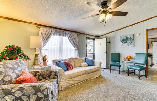 Walk to Houghton Lake! Family Retreat with Patio - Foto 6