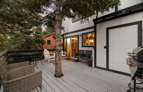 Entire Cabin, Walk to Ski Slopes, Hot Tub, Pet Friendly, Fast WiFi, 2 Parking, 2 Fireplace, Wash & Dryer, Fenced, Fire Pit, BBQ, Hike, Golf, Zoo - Foto 25