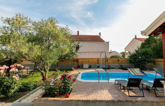 Holiday Retreat With Swimming Pool - Foto 17