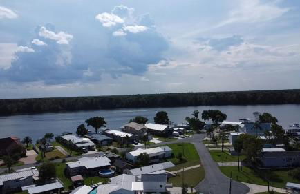 Waterfront St Johns River near springs with boat dock and water sports - Foto 9
