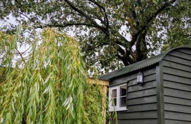 The Rodney Shepards hut - Photo 2