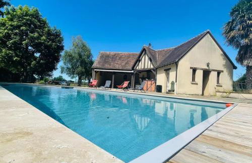 Évasion champêtre : Maison avec piscine, tennis, et étang au cœur de 50 hectares de forêt - FR-1-410-307 - Photo 1