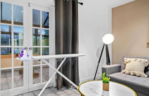 Luxury House with Pool Table, Sky TV, Netflix, Fast Wifi, Garden & Free Parking by Yoko Property - Photo 19