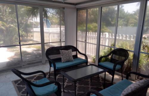 Steps from the Gulf of Mexico - Photo 6