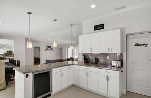 Waterfront Oasis w/ Enclosed Pool! - Foto 15