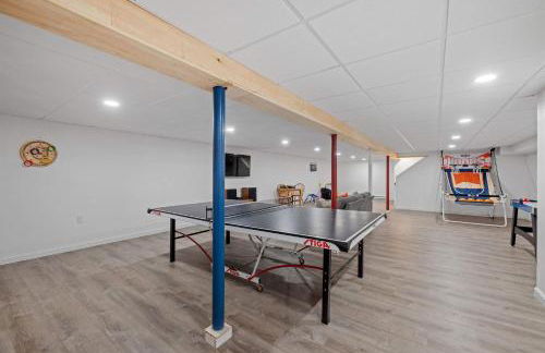 Tranquil 3BR Retreat Game Room Deck Beach Pass - Foto 25