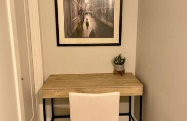 Gorgeous 1 BR Suite in a New House Free Parking - Foto 10