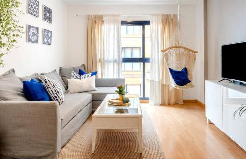 Explore Málaga from a Modern Apartment - Photo 1