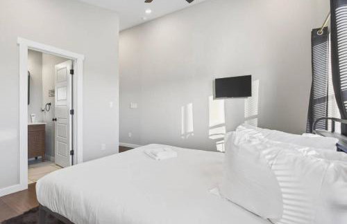 Cozy Comfort near Fountain Square- Downtown Indy - Photo 11